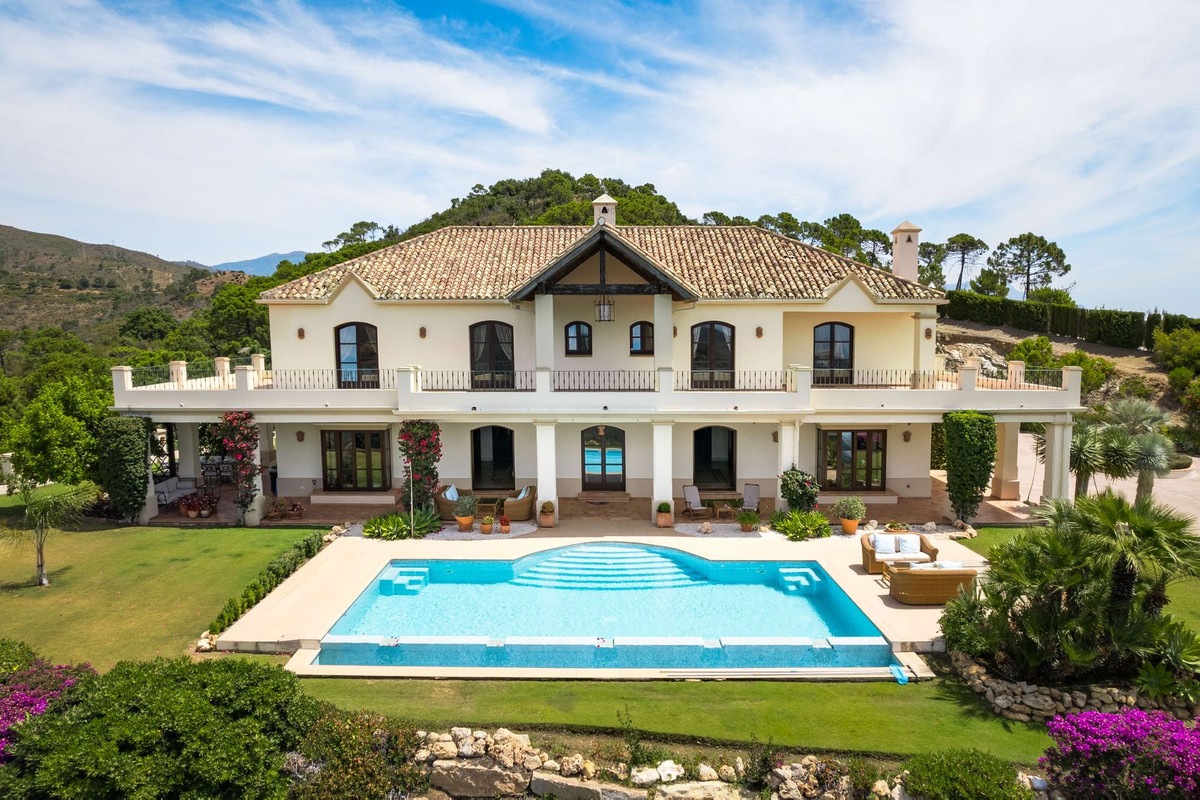 5 Bed Townhouse for sale in Estepona Costa Del Sol, Málaga, Spain