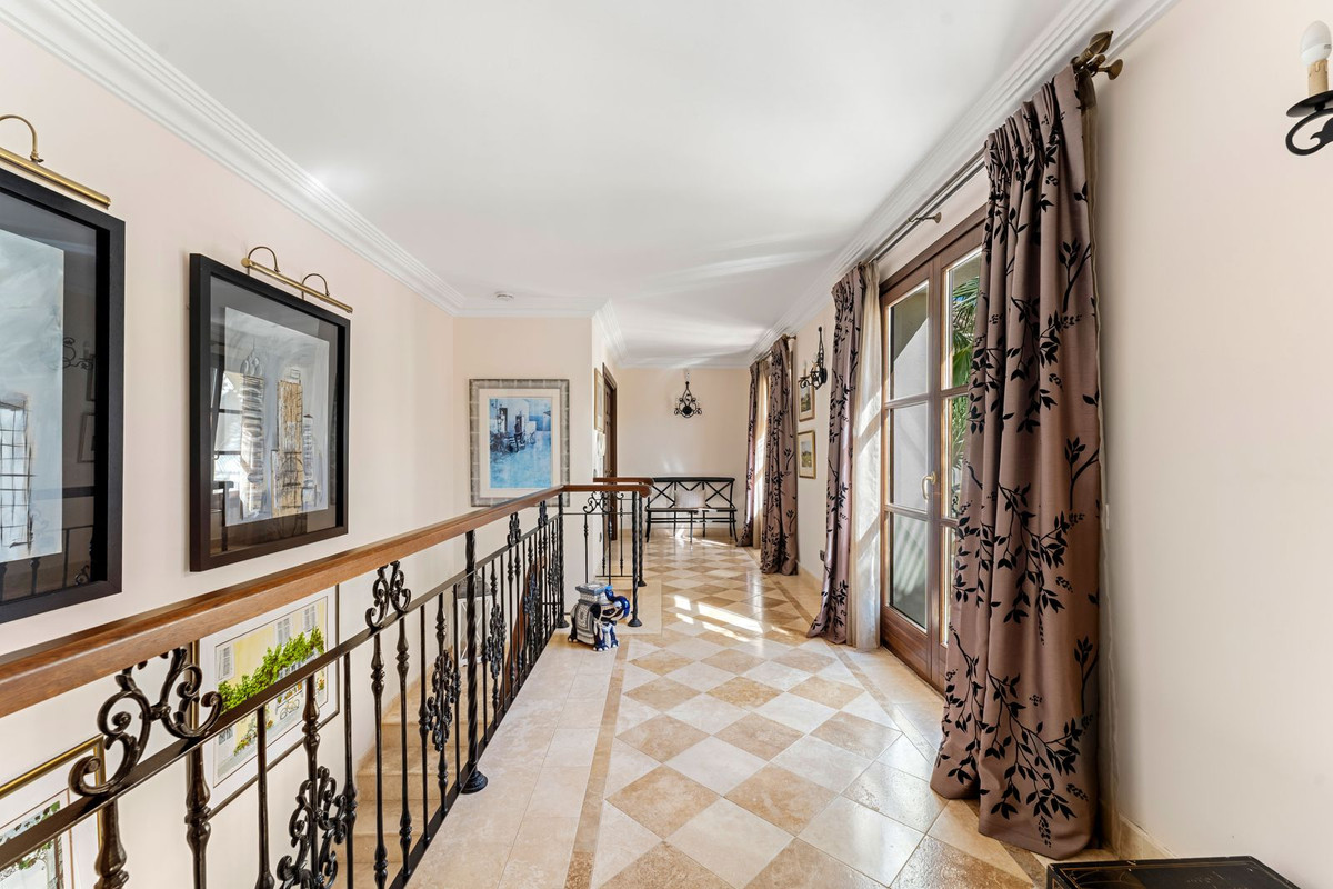 5 Bed Townhouse for sale in Estepona Costa Del Sol, Málaga, Spain