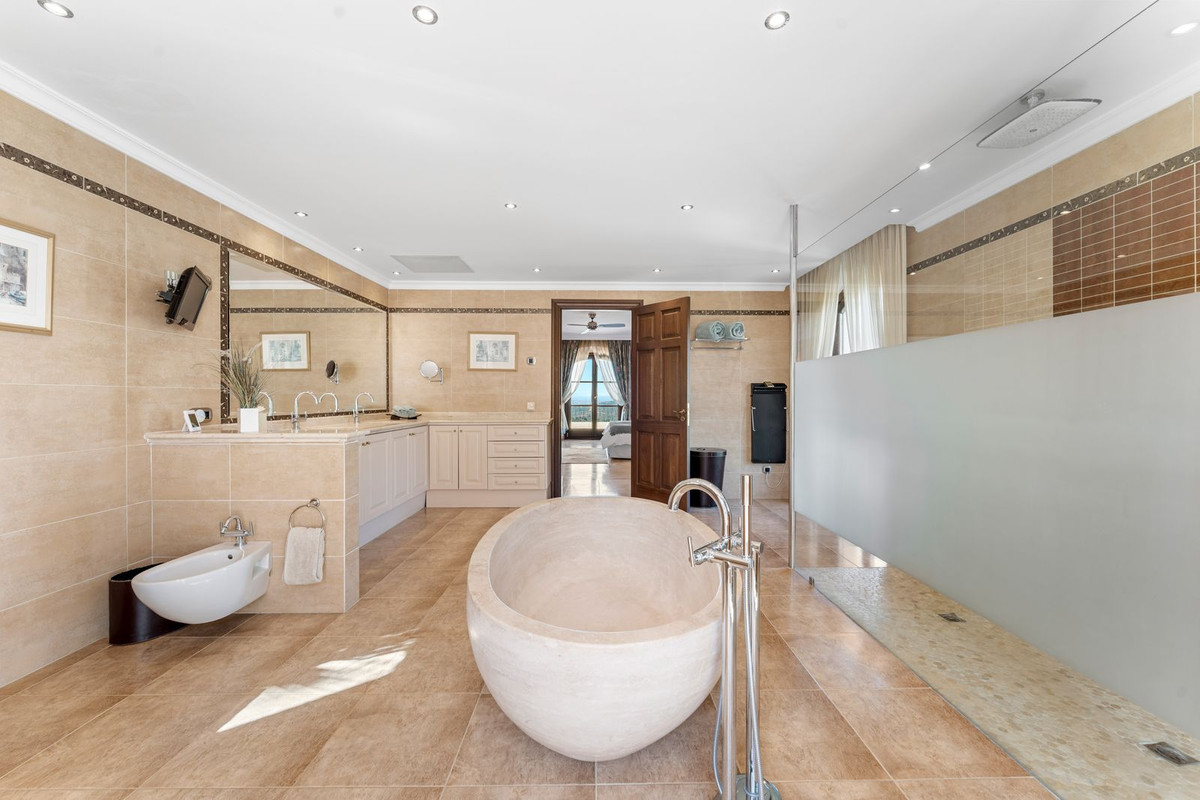 5 Bed Townhouse for sale in Estepona Costa Del Sol, Málaga, Spain