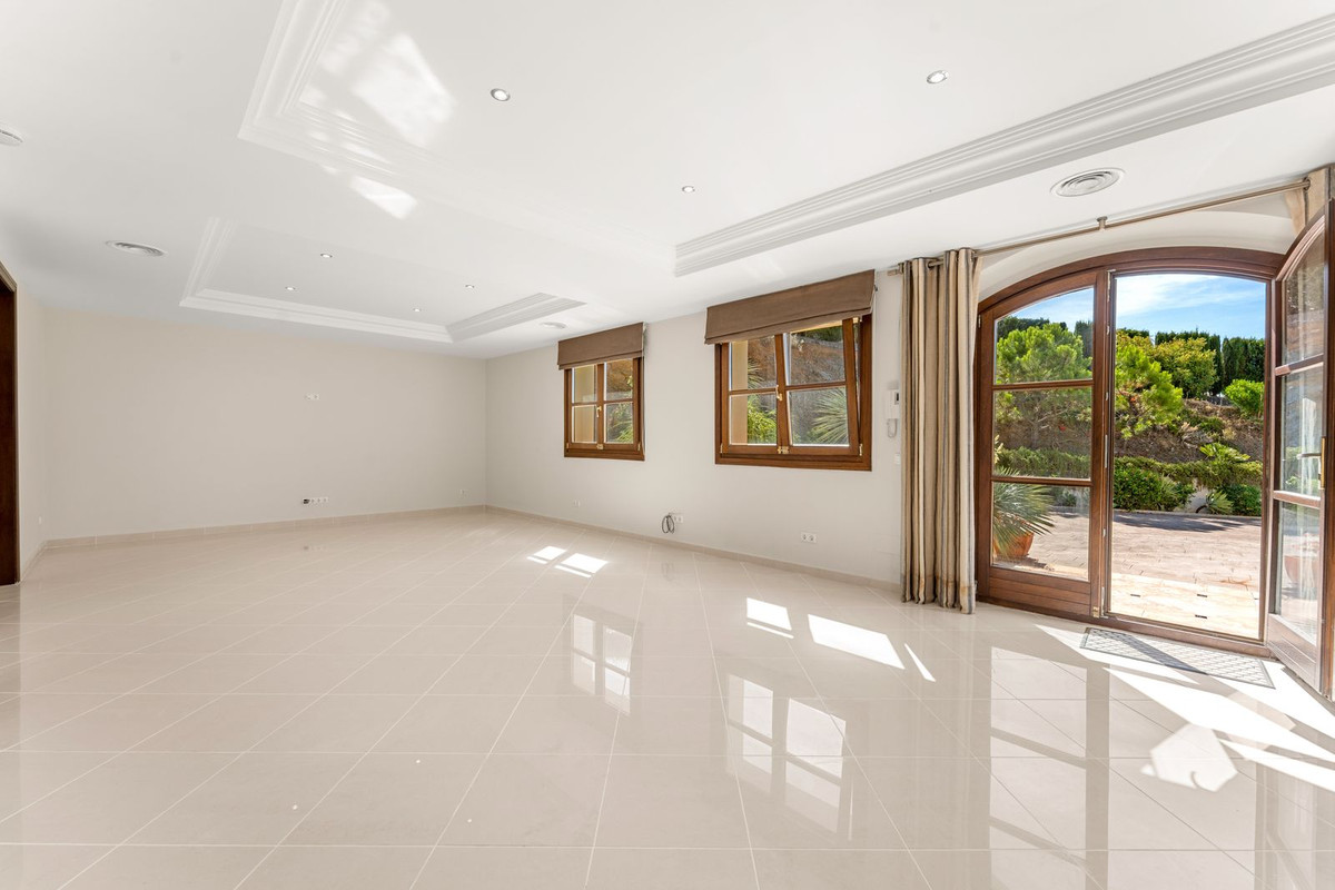 5 Bed Townhouse for sale in Estepona Costa Del Sol, Málaga, Spain
