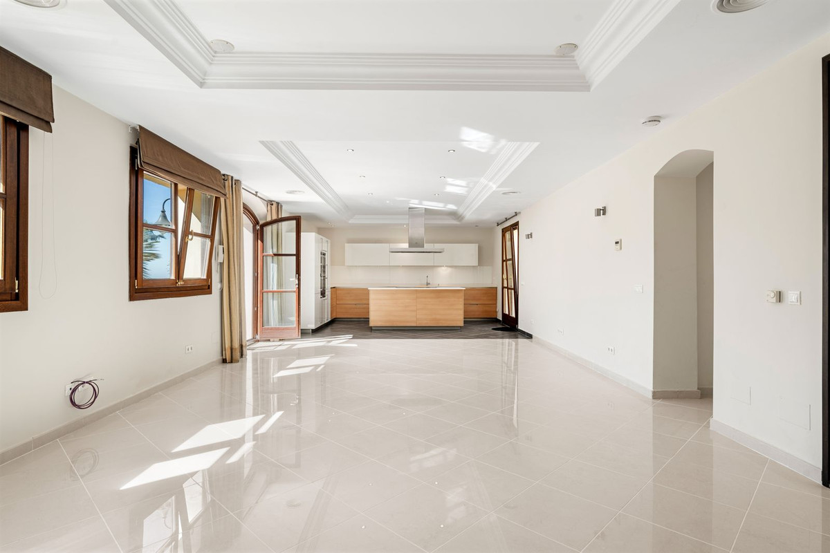 5 Bed Townhouse for sale in Estepona Costa Del Sol, Málaga, Spain