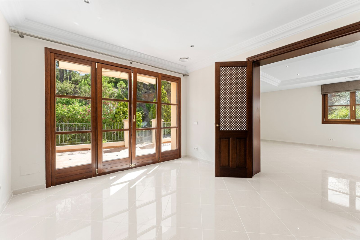 5 Bed Townhouse for sale in Estepona Costa Del Sol, Málaga, Spain