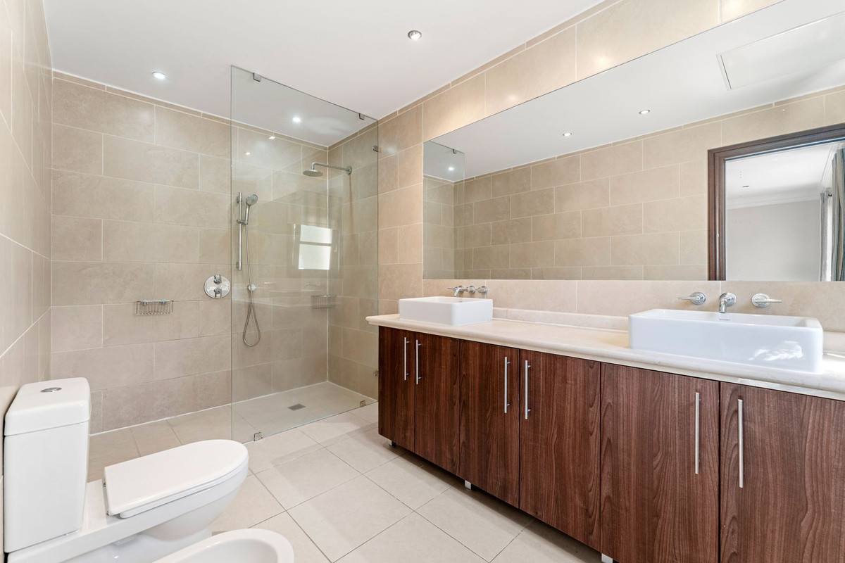 5 Bed Townhouse for sale in Estepona Costa Del Sol, Málaga, Spain