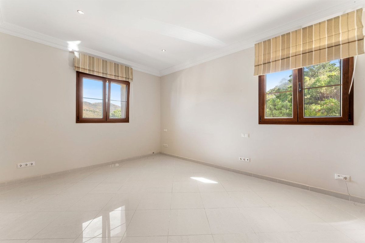 5 Bed Townhouse for sale in Estepona Costa Del Sol, Málaga, Spain