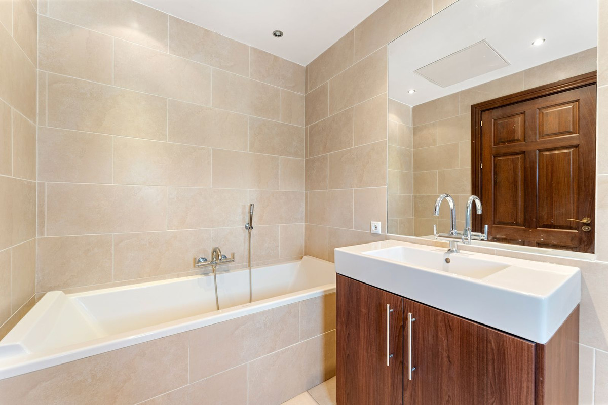 5 Bed Townhouse for sale in Estepona Costa Del Sol, Málaga, Spain