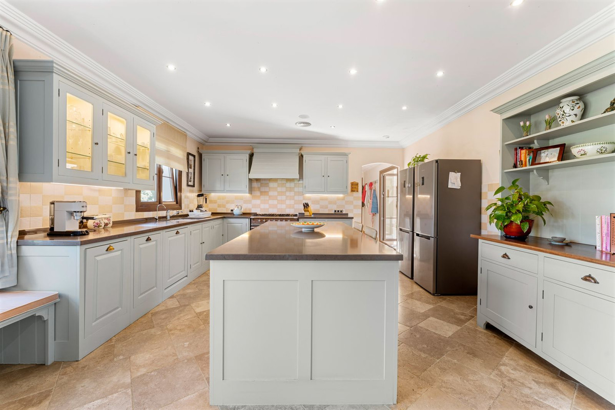 5 Bed Townhouse for sale in Estepona Costa Del Sol, Málaga, Spain