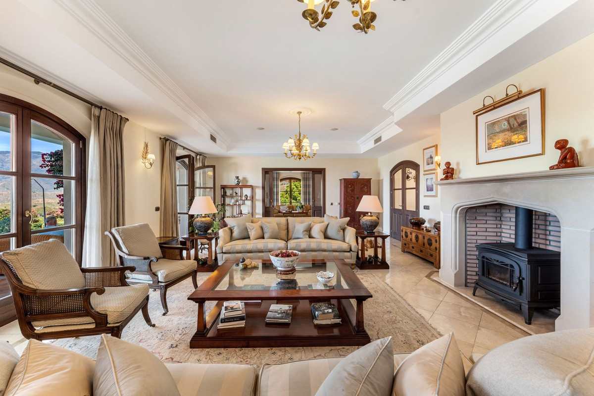 5 Bed Townhouse for sale in Estepona Costa Del Sol, Málaga, Spain