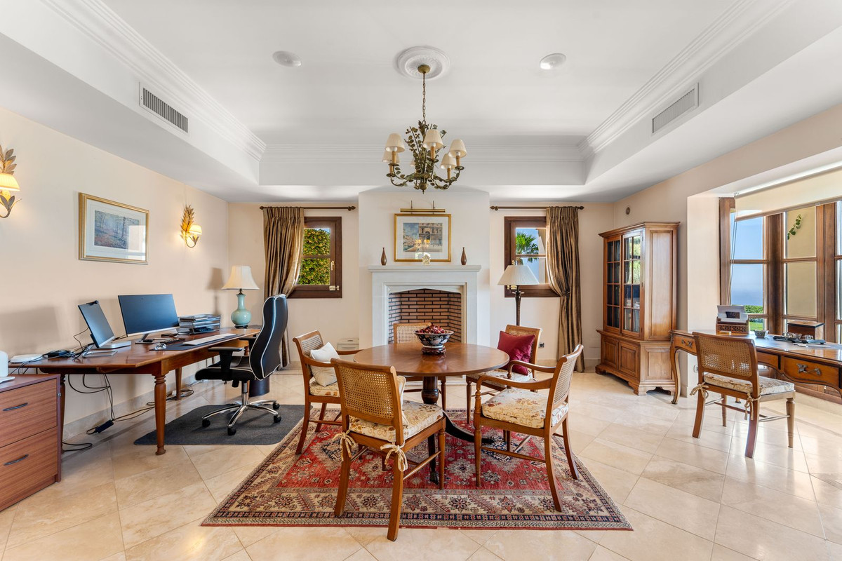 5 Bed Townhouse for sale in Estepona Costa Del Sol, Málaga, Spain