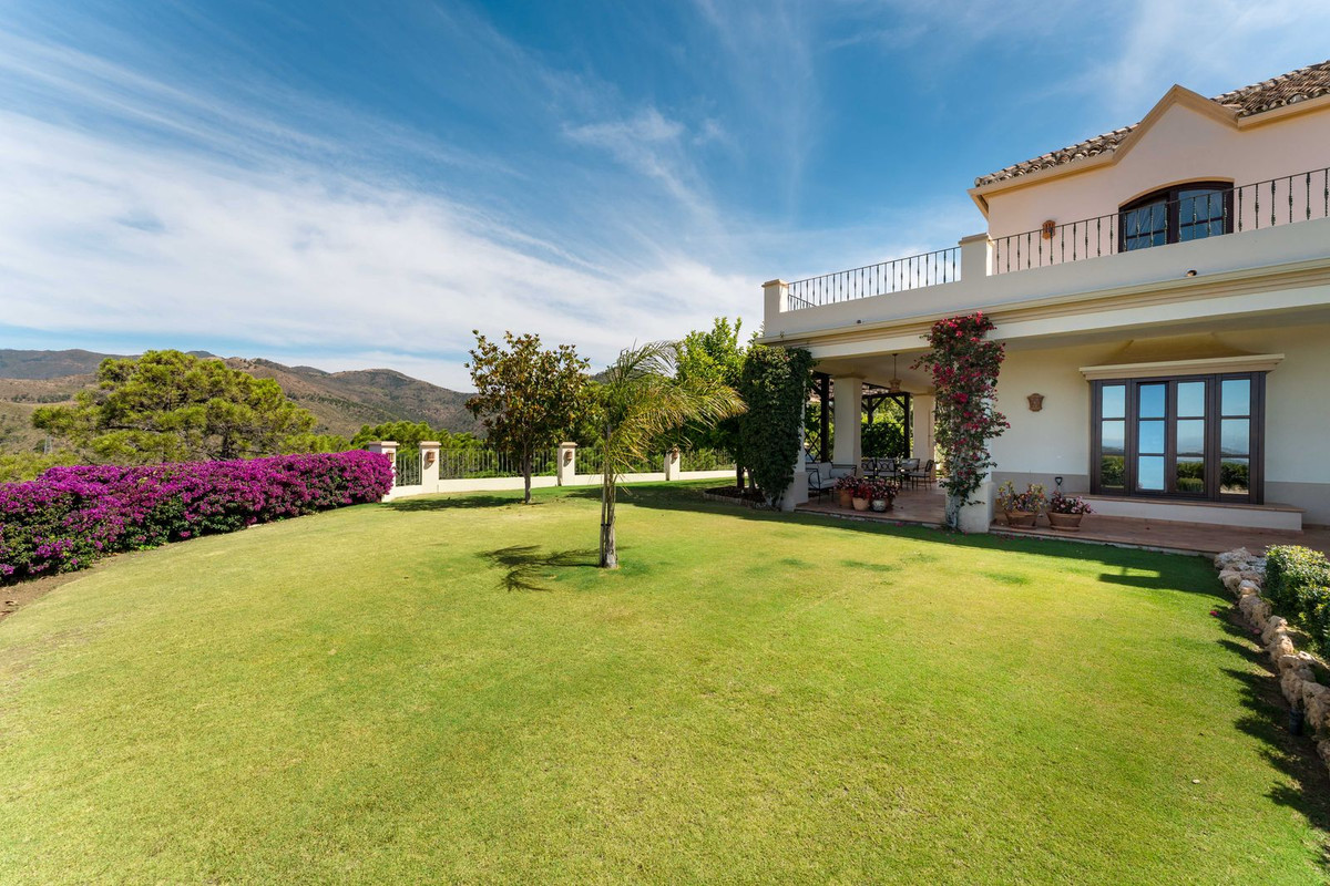 5 Bed Townhouse for sale in Estepona Costa Del Sol, Málaga, Spain