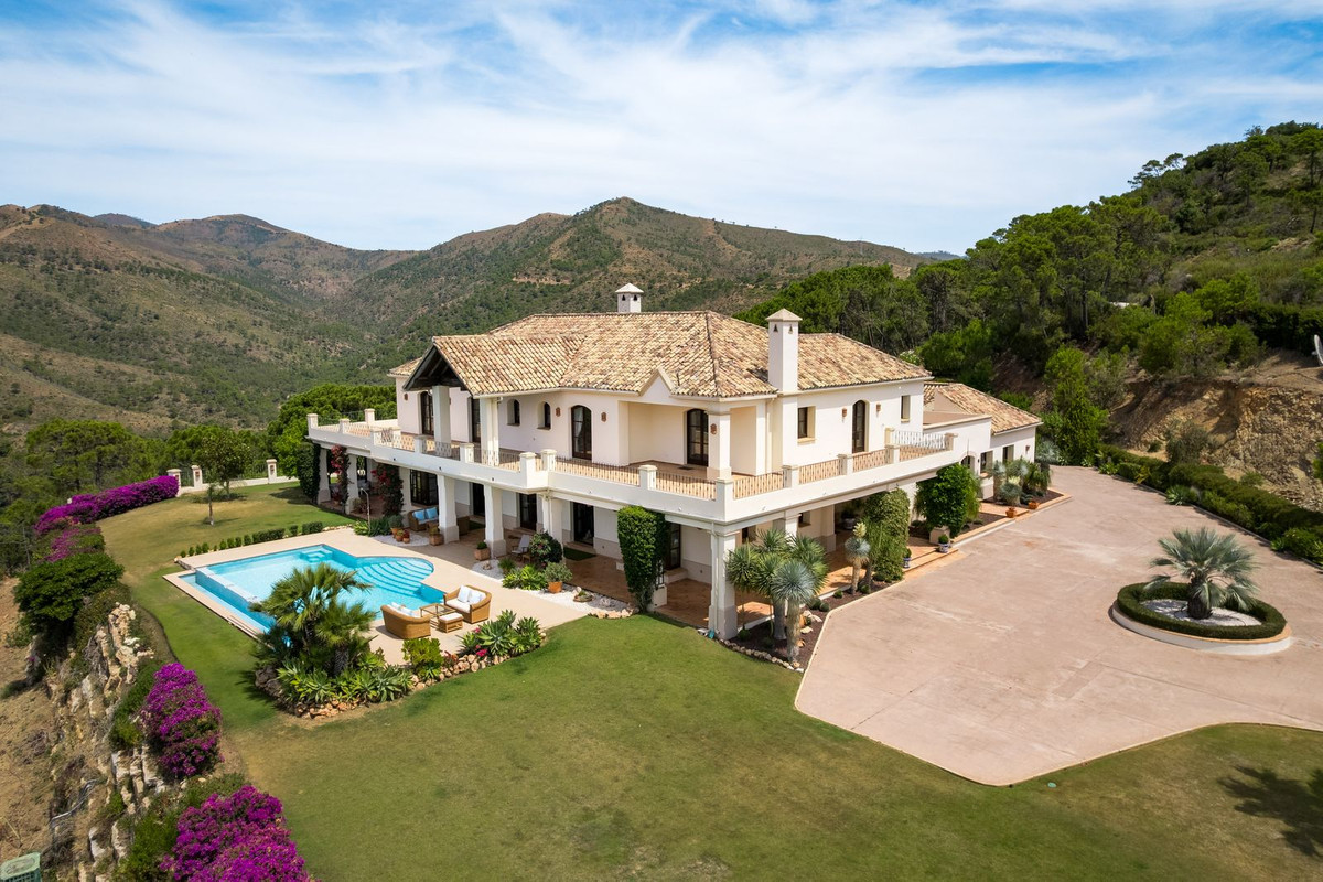 5 Bed Townhouse for sale in Estepona Costa Del Sol, Málaga, Spain