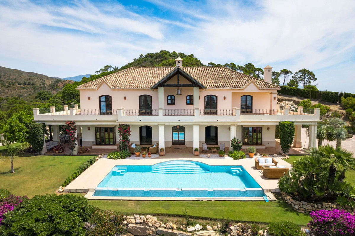 5 Bed Townhouse for sale in Estepona Costa Del Sol, Málaga, Spain