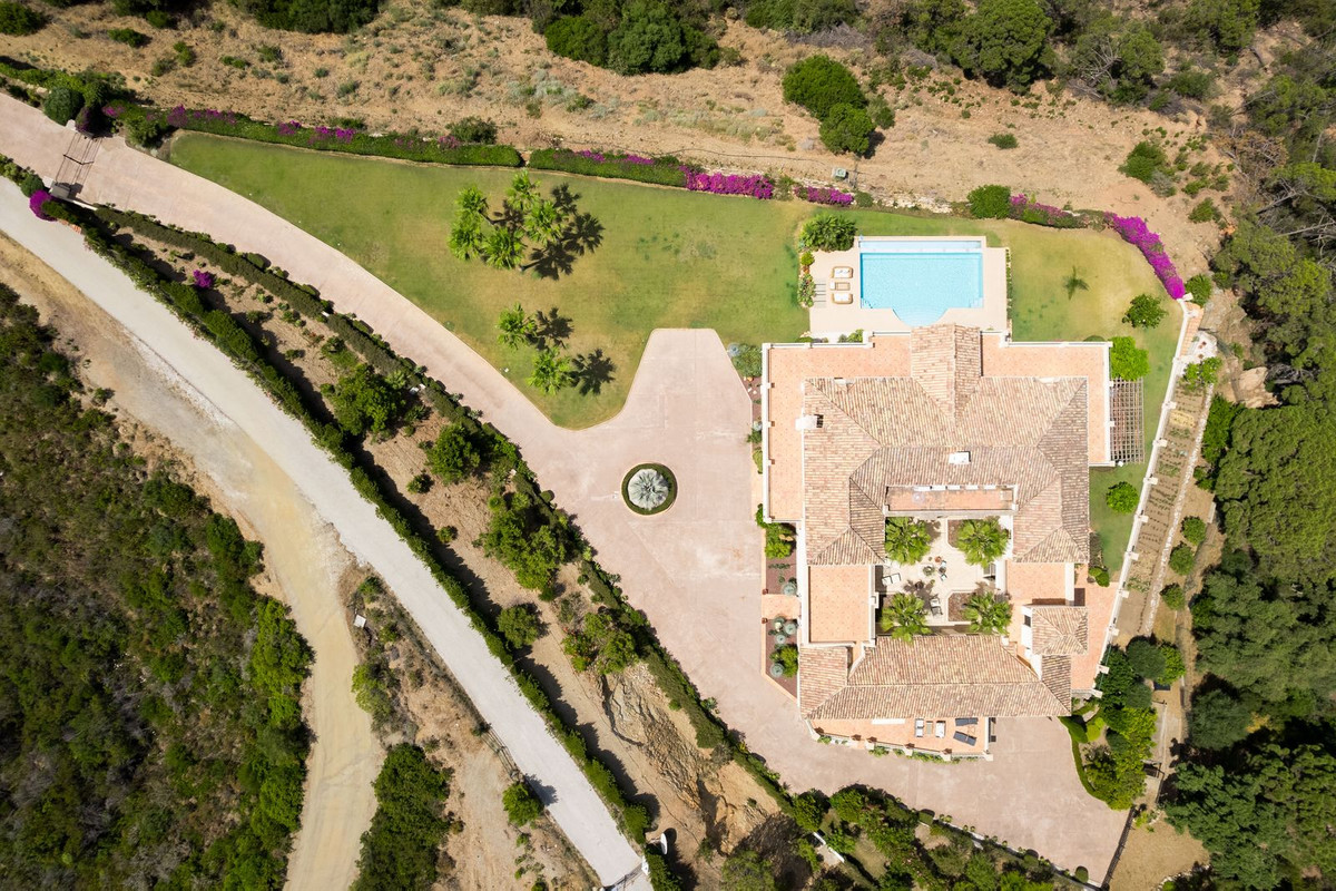 5 Bed Townhouse for sale in Estepona Costa Del Sol, Málaga, Spain