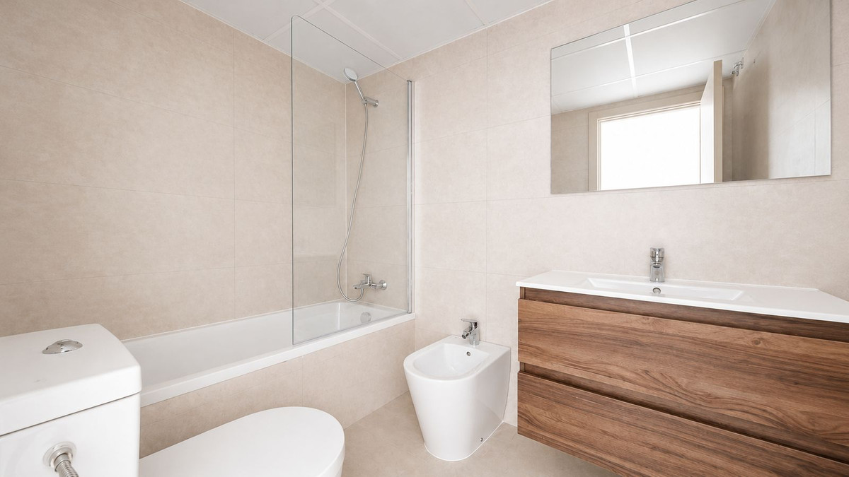 Se vende Apartamento Planta Media de 2 dormitorios en Costa Del Sol, Málaga, España