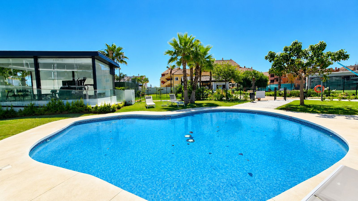 Se vende Apartamento Planta Media de 2 dormitorios en Costa Del Sol, Málaga, España