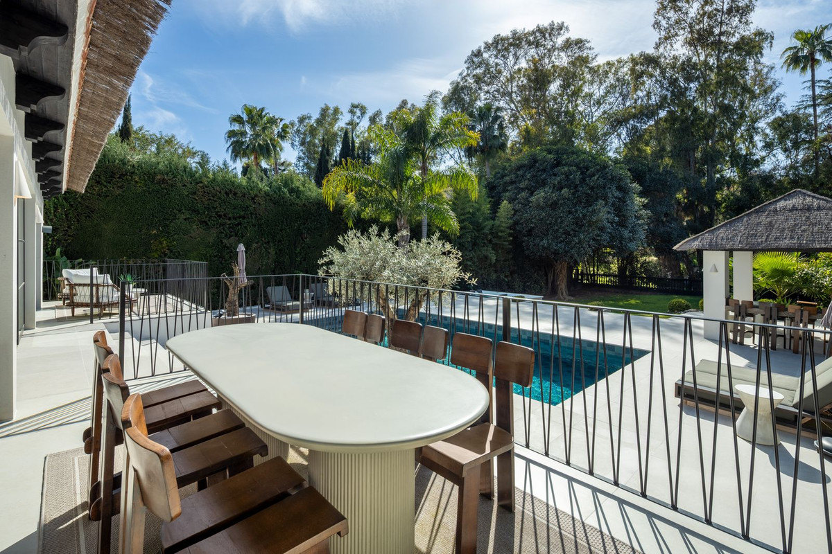 5 Bed Townhouse for sale in Nueva Andalucía Costa Del Sol, Málaga, Spain