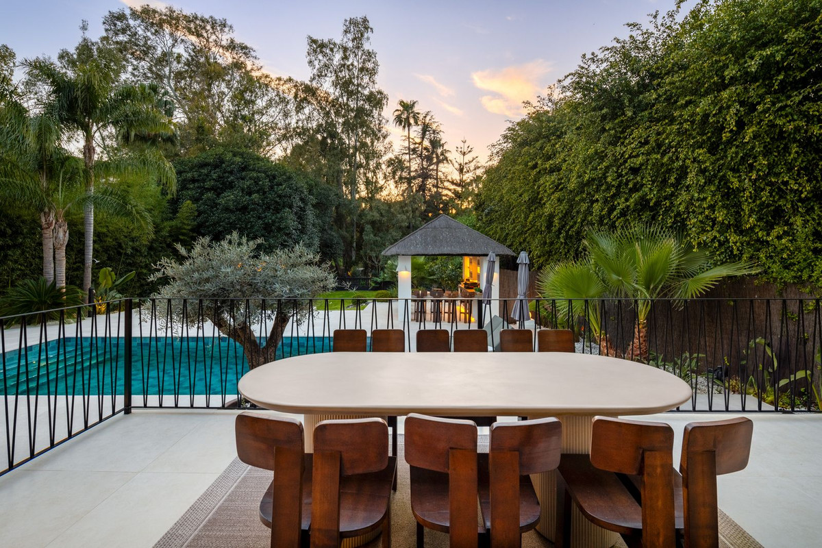 5 Bed Townhouse for sale in Nueva Andalucía Costa Del Sol, Málaga, Spain