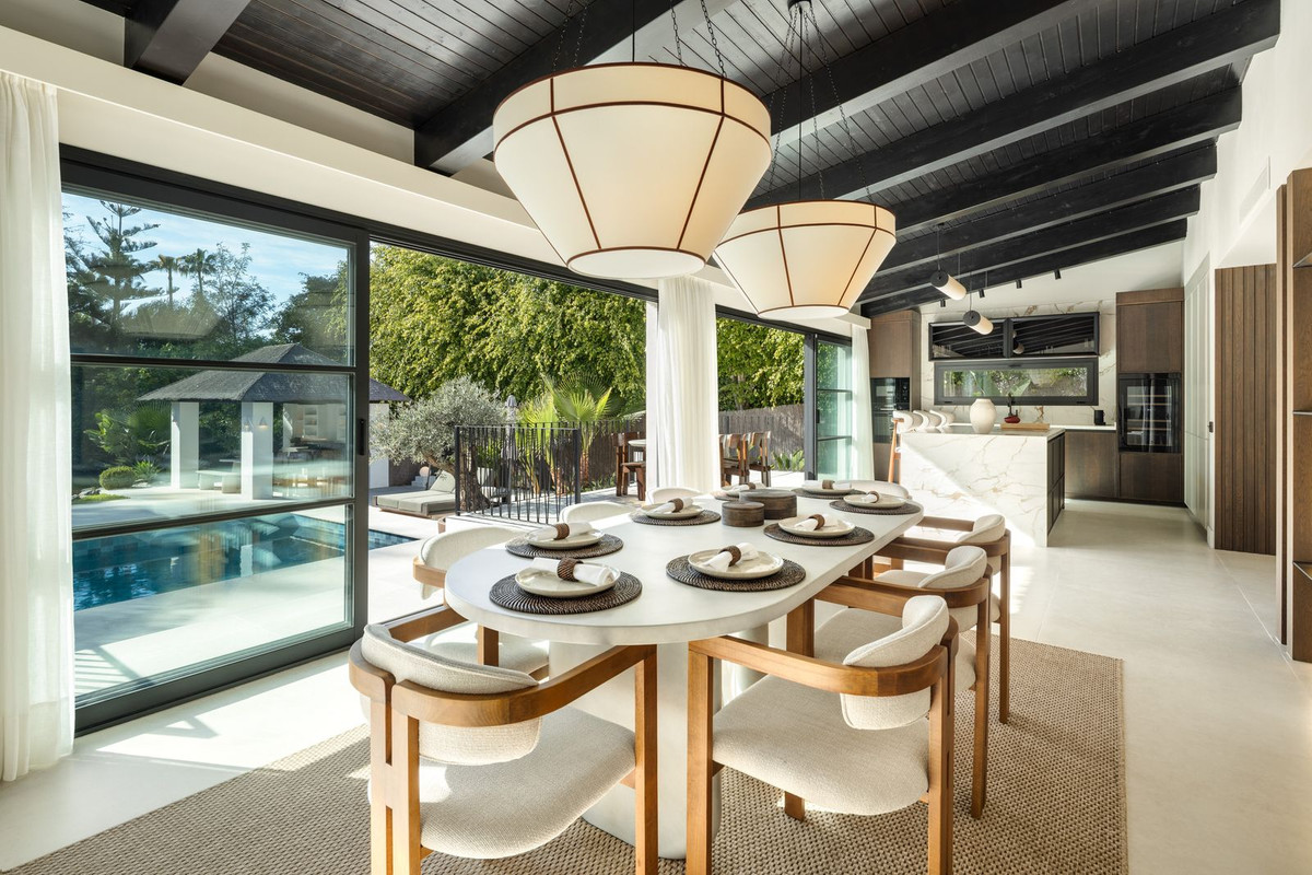 5 Bed Townhouse for sale in Nueva Andalucía Costa Del Sol, Málaga, Spain