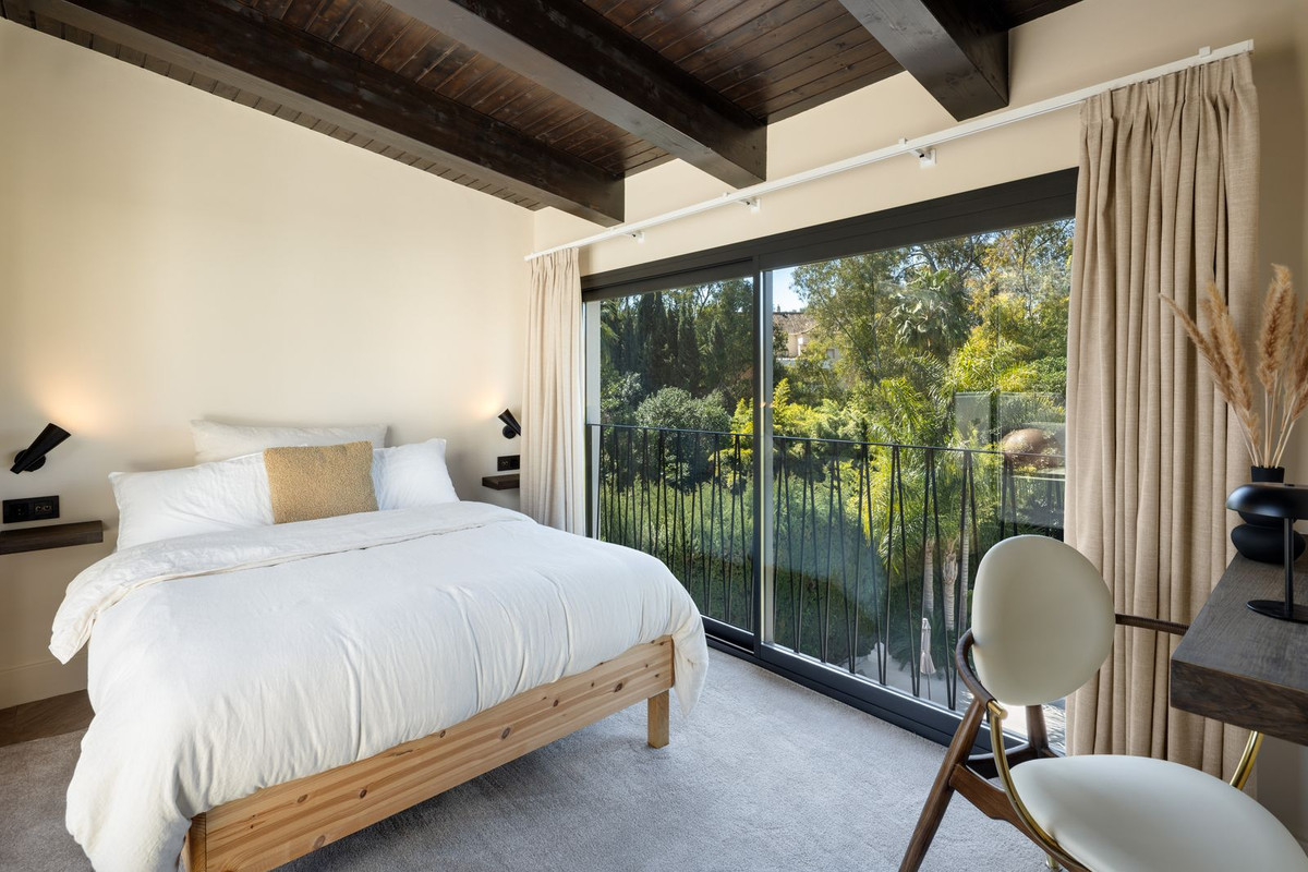 5 Bed Townhouse for sale in Nueva Andalucía Costa Del Sol, Málaga, Spain