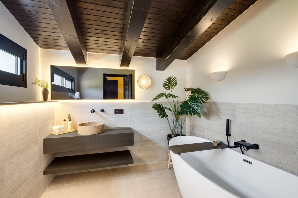 5 Bed Townhouse for sale in Nueva Andalucía Costa Del Sol, Málaga, Spain