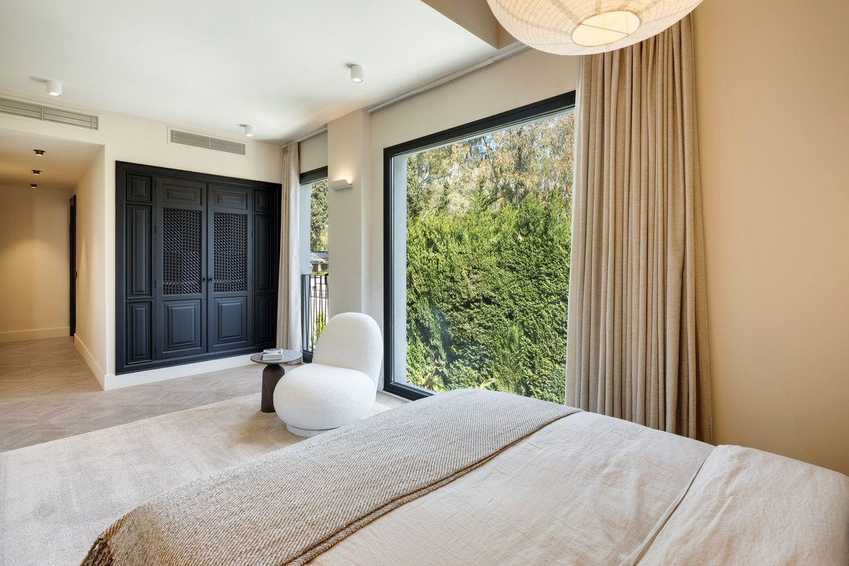 5 Bed Townhouse for sale in Nueva Andalucía Costa Del Sol, Málaga, Spain