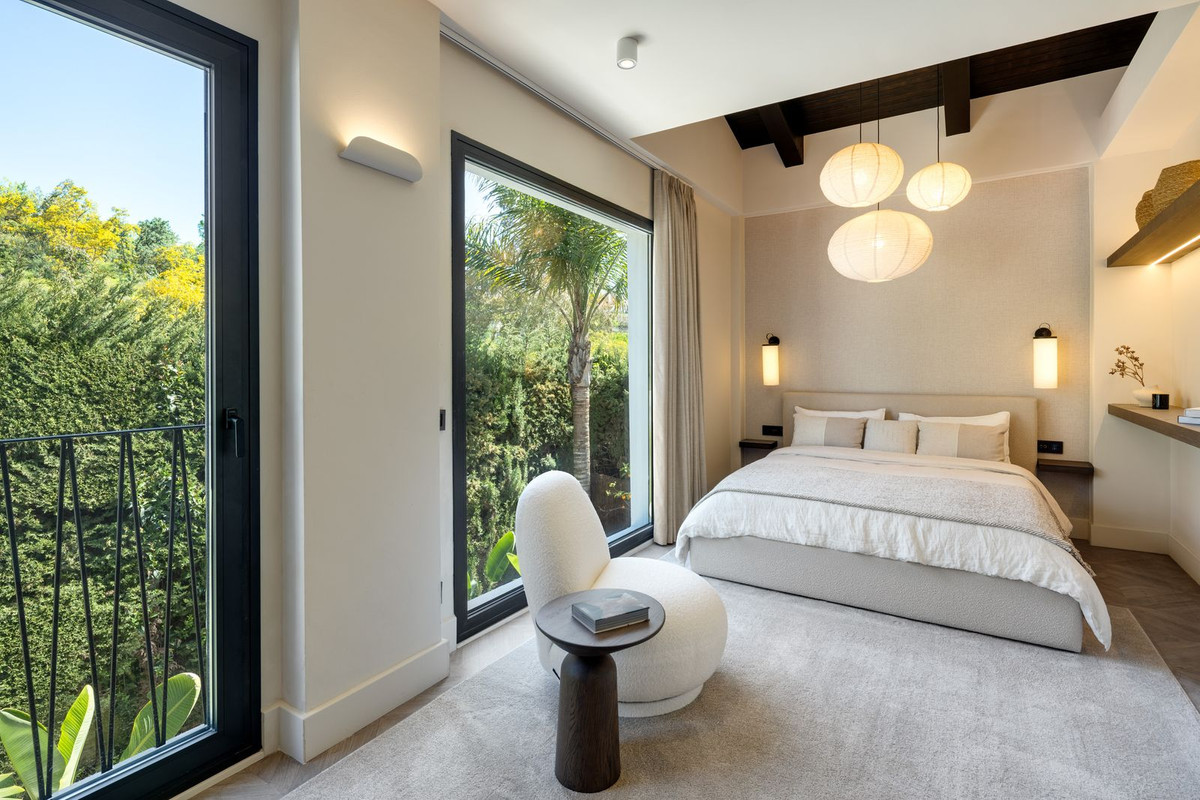5 Bed Townhouse for sale in Nueva Andalucía Costa Del Sol, Málaga, Spain