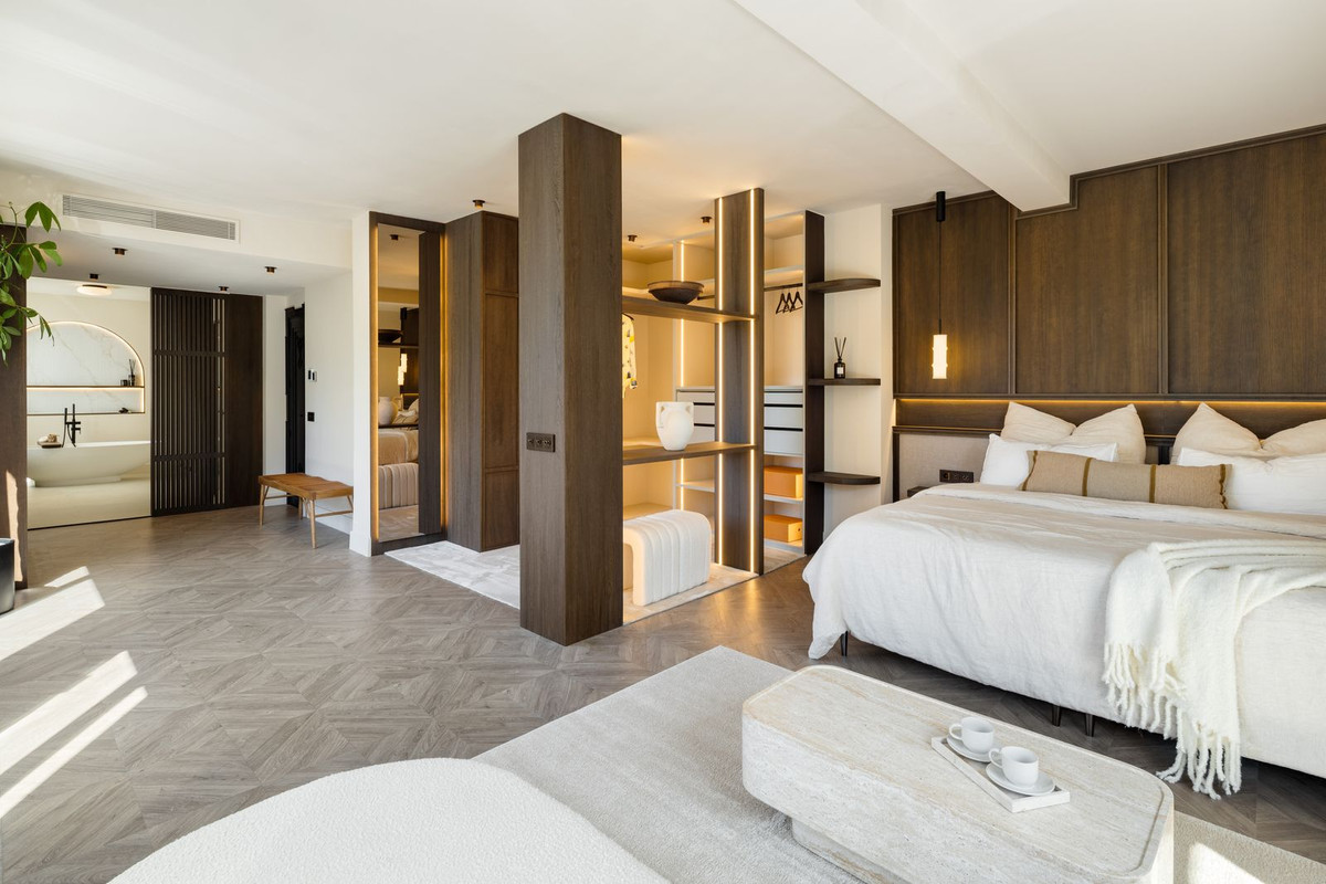 5 Bed Townhouse for sale in Nueva Andalucía Costa Del Sol, Málaga, Spain