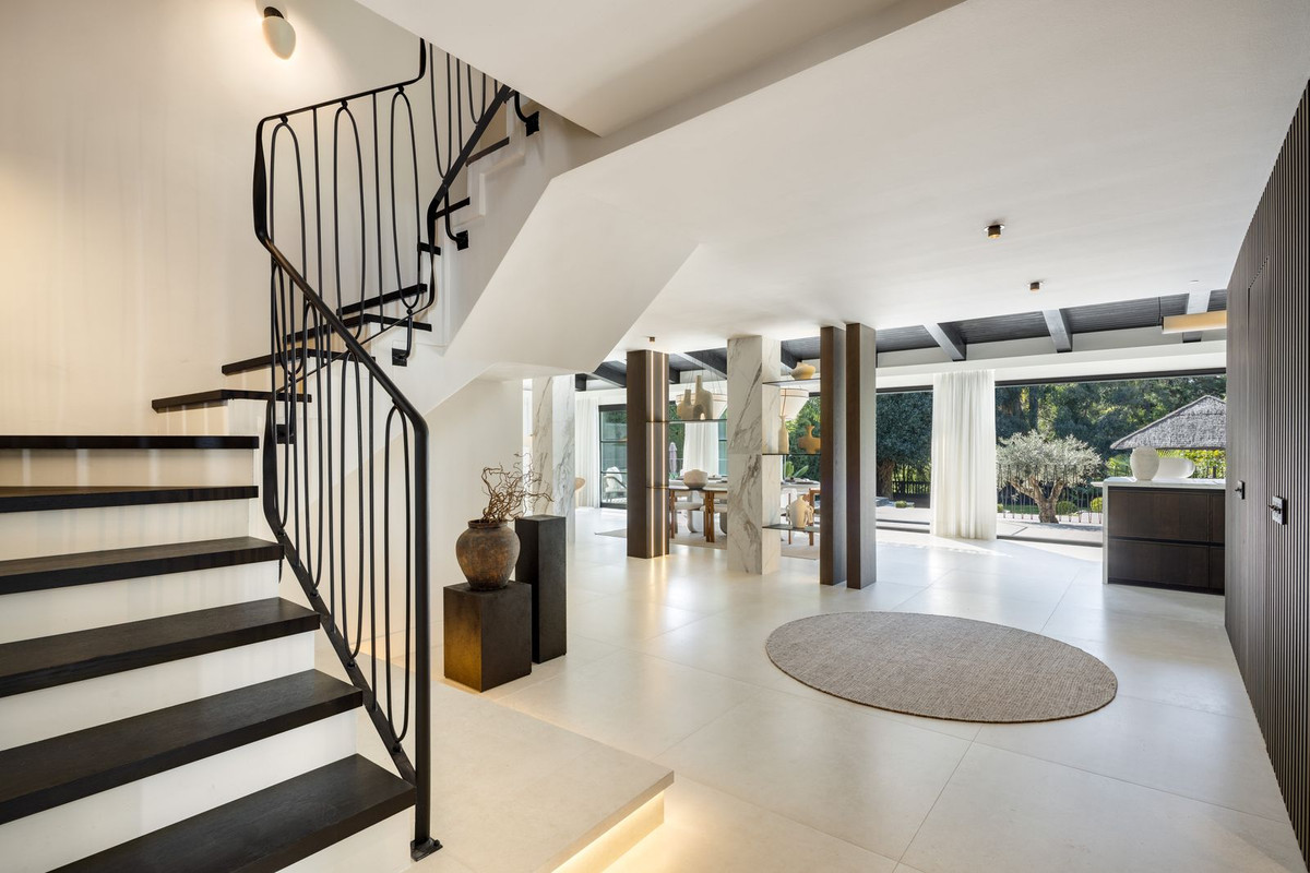 5 Bed Townhouse for sale in Nueva Andalucía Costa Del Sol, Málaga, Spain