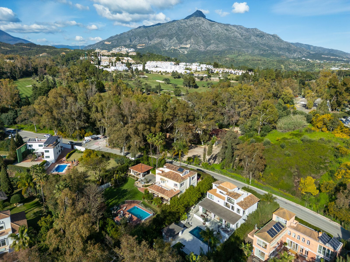 5 Bed Townhouse for sale in Nueva Andalucía Costa Del Sol, Málaga, Spain