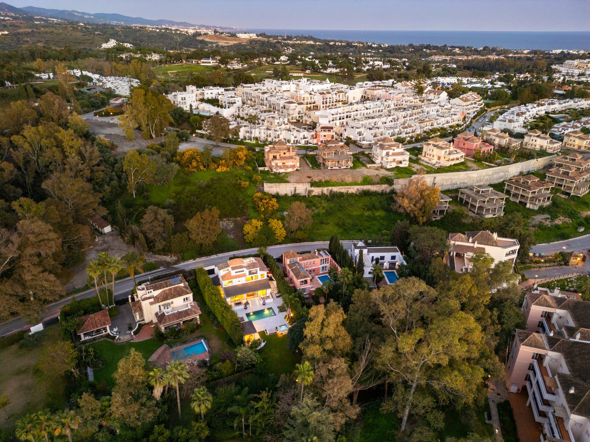 5 Bed Townhouse for sale in Nueva Andalucía Costa Del Sol, Málaga, Spain