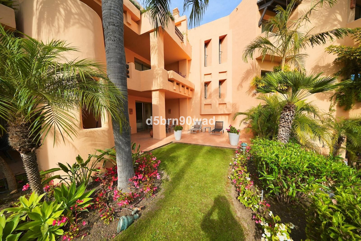 3 Bed Apartment for sale in Marbella Costa Del Sol, Málaga, Spain