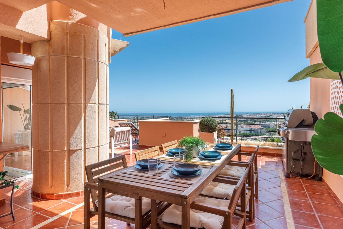 2 Bed Apartment for sale in Nueva Andalucía Costa Del Sol, Málaga, Spain