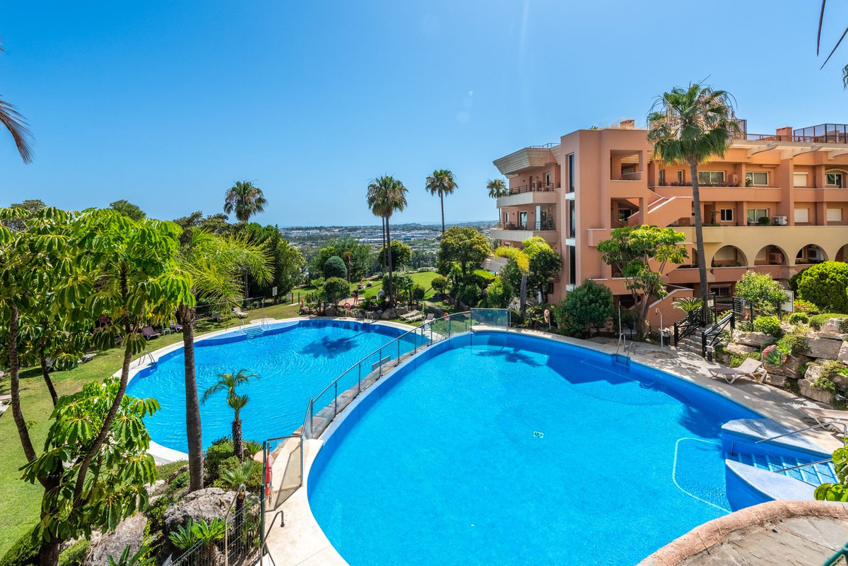 2 Bed Apartment for sale in Nueva Andalucía Costa Del Sol, Málaga, Spain