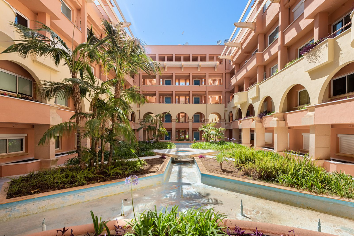 2 Bed Apartment for sale in Nueva Andalucía Costa Del Sol, Málaga, Spain