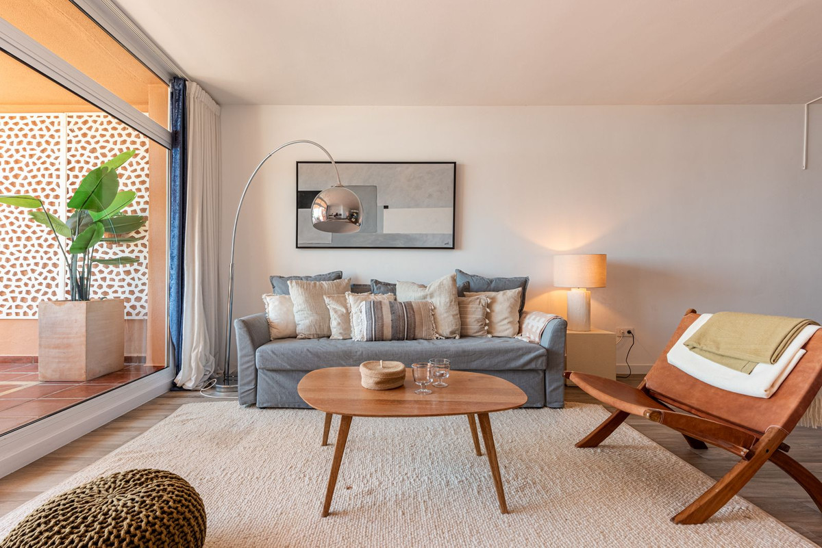 2 Bed Apartment for sale in Nueva Andalucía Costa Del Sol, Málaga, Spain