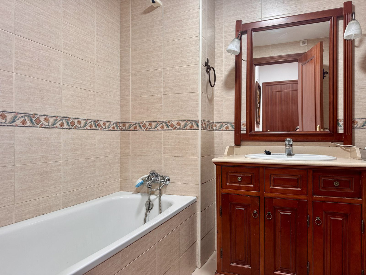 4 Bed Apartment for sale in San Pedro De Alcántara Costa Del Sol, Málaga, Spain