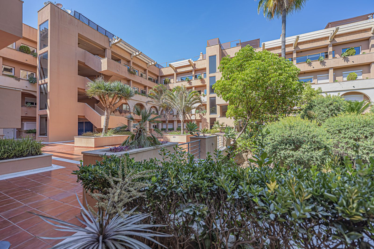 2 Bed Apartment for sale in Nueva Andalucía Costa Del Sol, Málaga, Spain