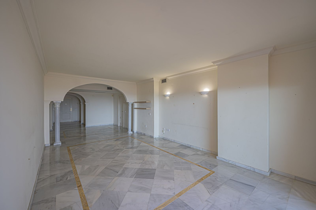 2 Bed Apartment for sale in Nueva Andalucía Costa Del Sol, Málaga, Spain