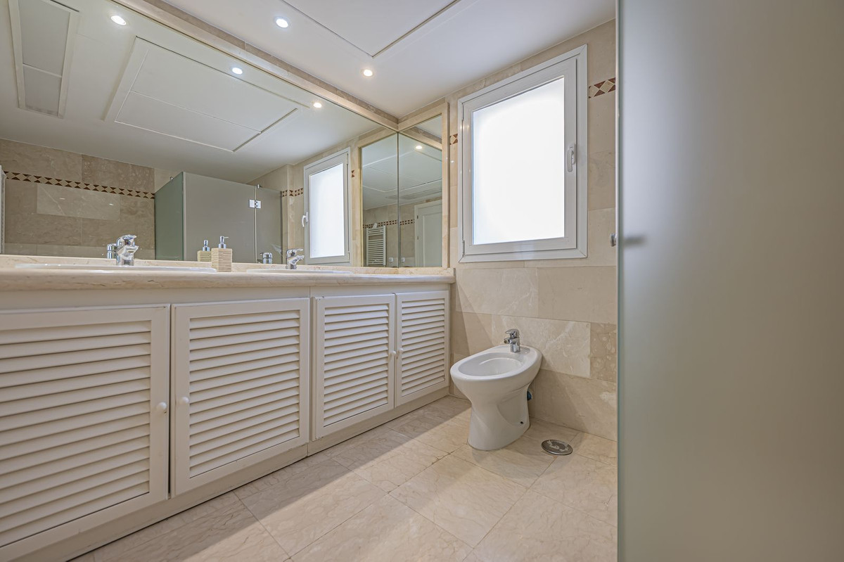 2 Bed Apartment for sale in Nueva Andalucía Costa Del Sol, Málaga, Spain