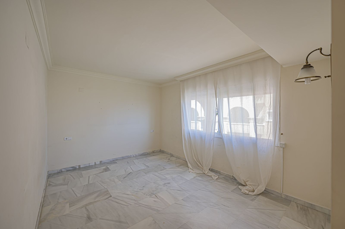 2 Bed Apartment for sale in Nueva Andalucía Costa Del Sol, Málaga, Spain