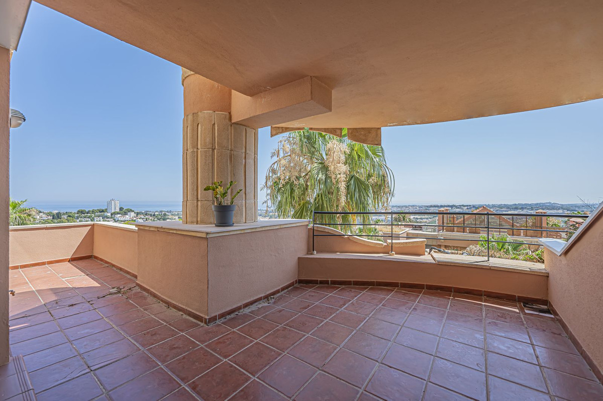 2 Bed Apartment for sale in Nueva Andalucía Costa Del Sol, Málaga, Spain