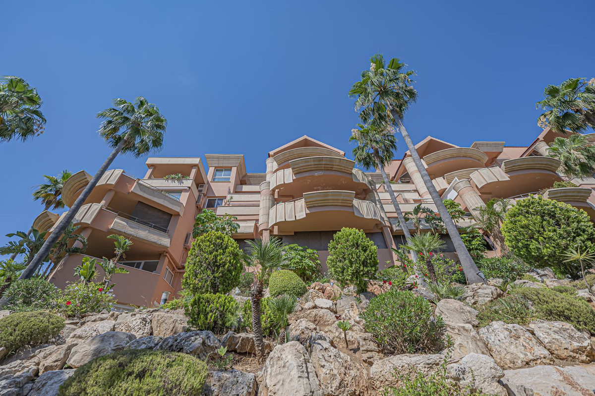 2 Bed Apartment for sale in Nueva Andalucía Costa Del Sol, Málaga, Spain