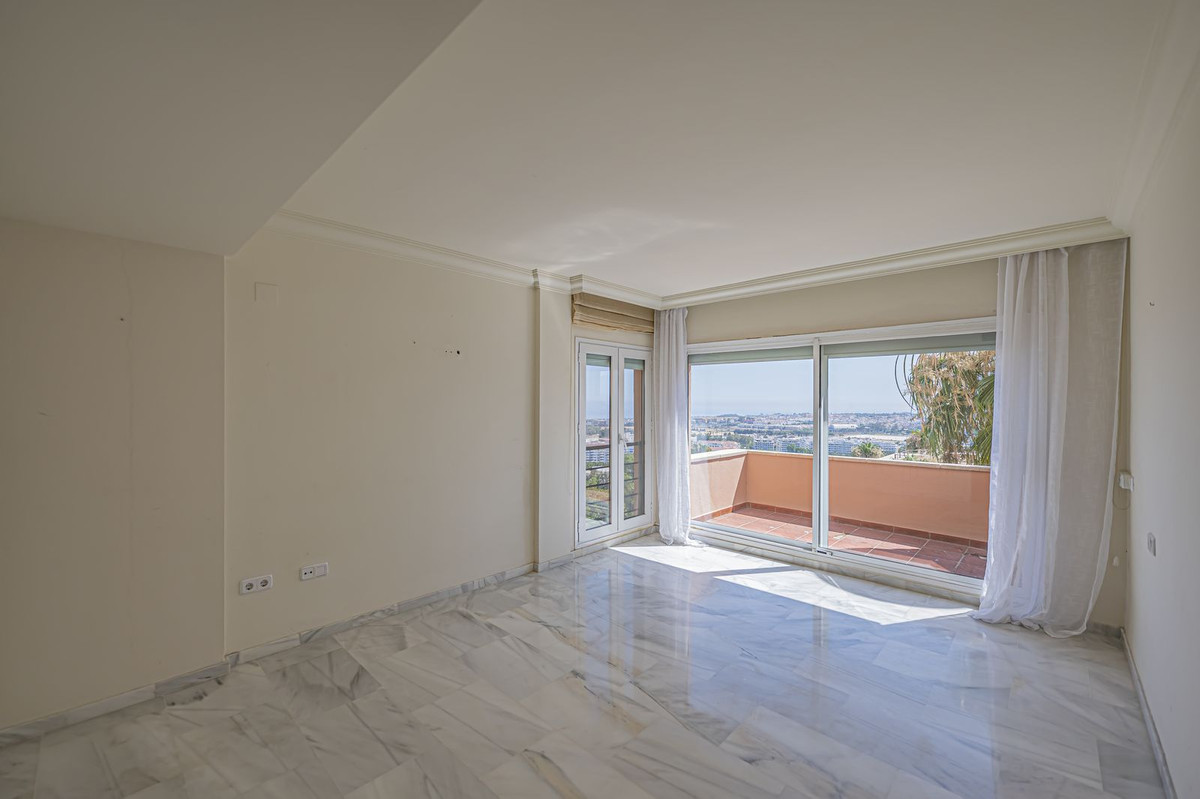 2 Bed Apartment for sale in Nueva Andalucía Costa Del Sol, Málaga, Spain
