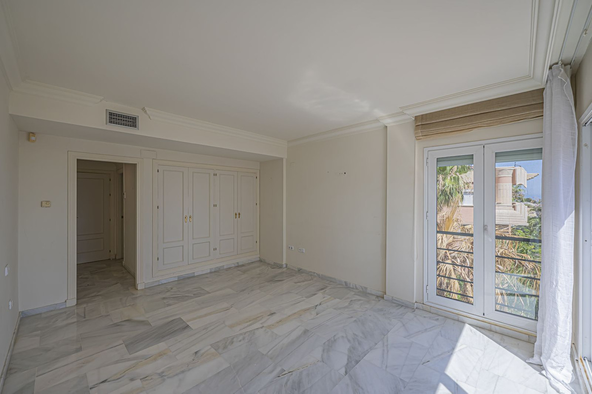 2 Bed Apartment for sale in Nueva Andalucía Costa Del Sol, Málaga, Spain
