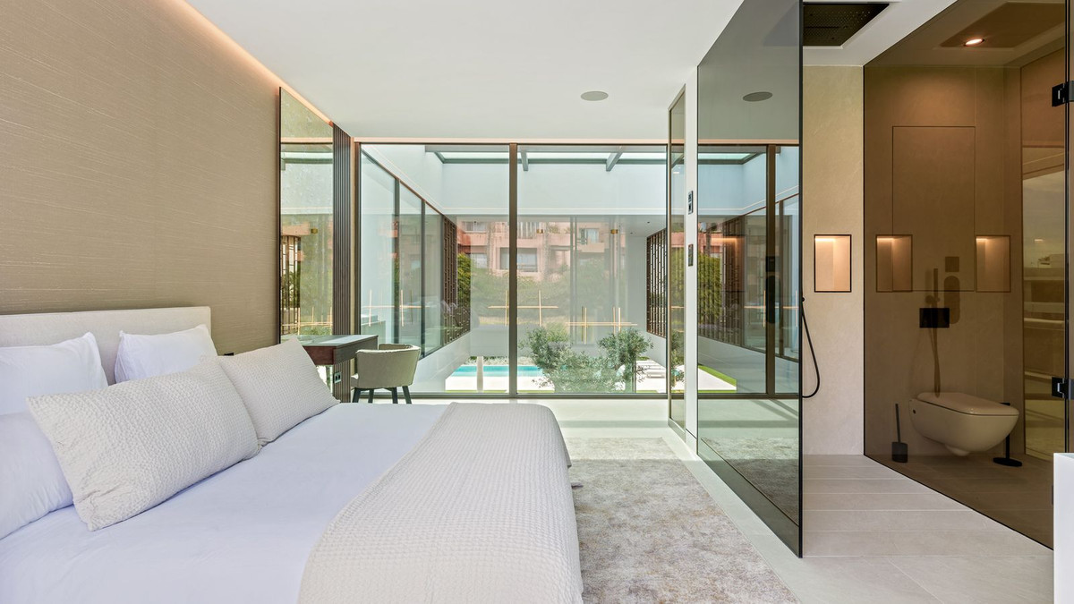 5 Bed Townhouse for sale in The Golden Mile Costa Del Sol, Málaga, Spain
