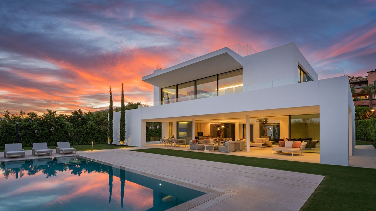 5 Bed Townhouse for sale in The Golden Mile Costa Del Sol, Málaga, Spain