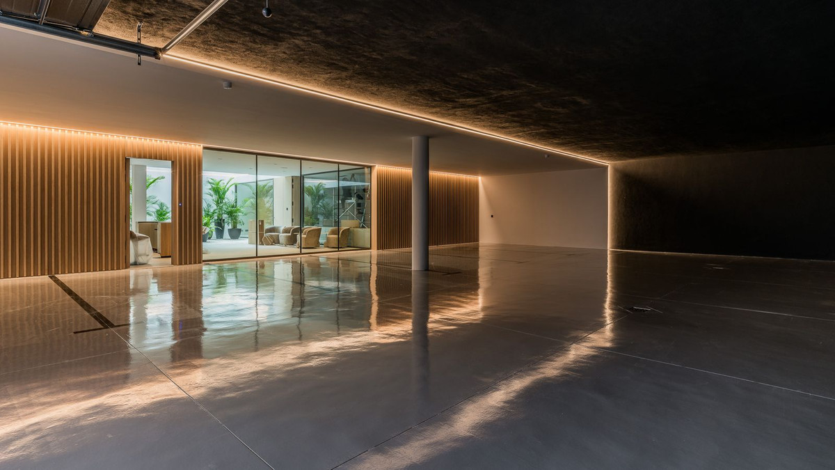 5 Bed Townhouse for sale in The Golden Mile Costa Del Sol, Málaga, Spain