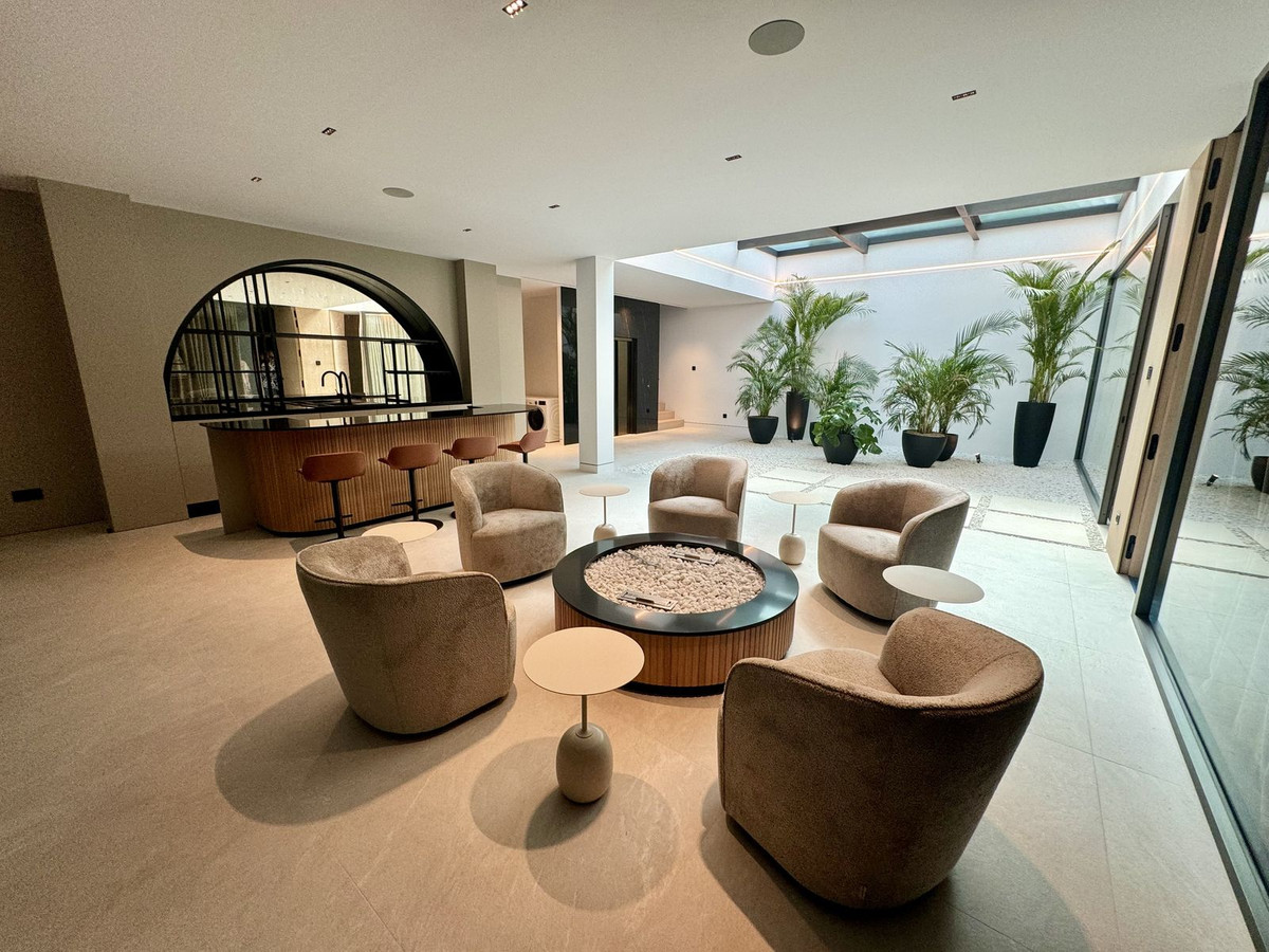 5 Bed Townhouse for sale in The Golden Mile Costa Del Sol, Málaga, Spain