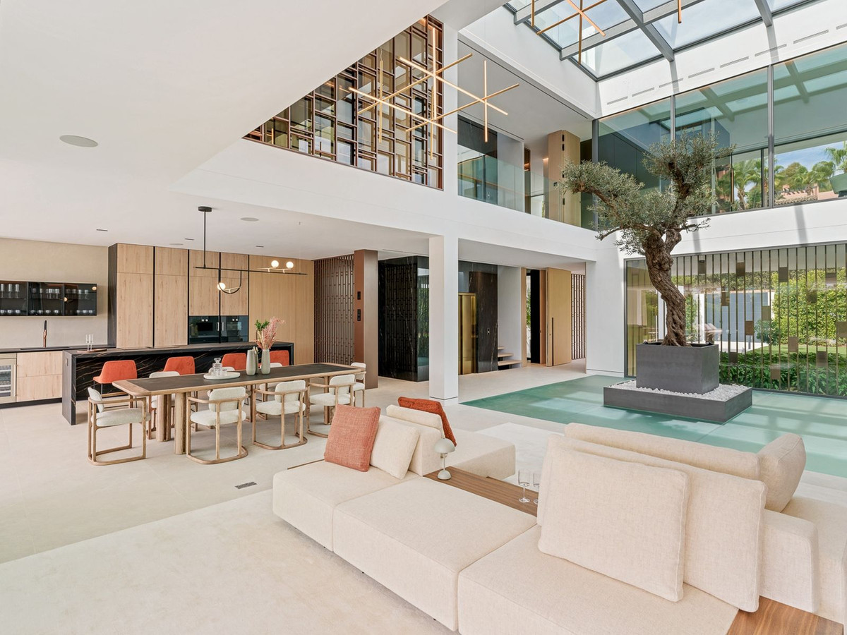 5 Bed Townhouse for sale in The Golden Mile Costa Del Sol, Málaga, Spain