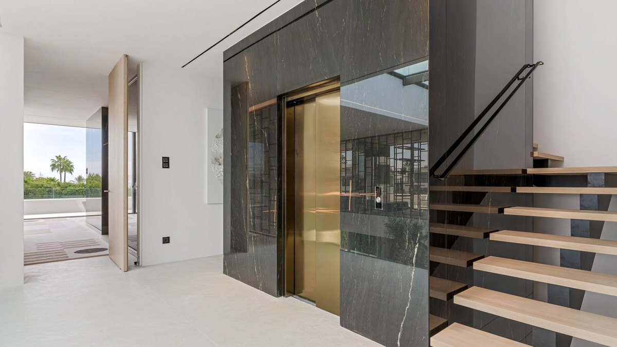 5 Bed Townhouse for sale in The Golden Mile Costa Del Sol, Málaga, Spain