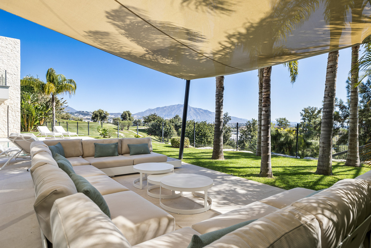 5 Bed Townhouse for sale in Benahavís Costa Del Sol, Málaga, Spain